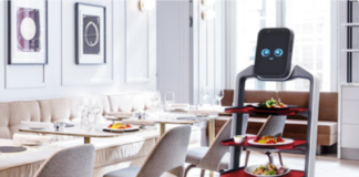 How are restaurant service robots better than humans?