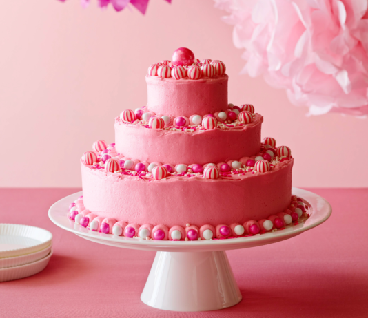 6 Trendy Vanilla Cake Designs You Must Go For Celebration Vanilla Cake